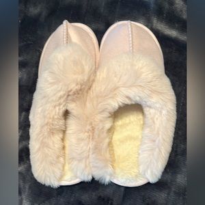 Pink furry slippers size 7/8 $10. New